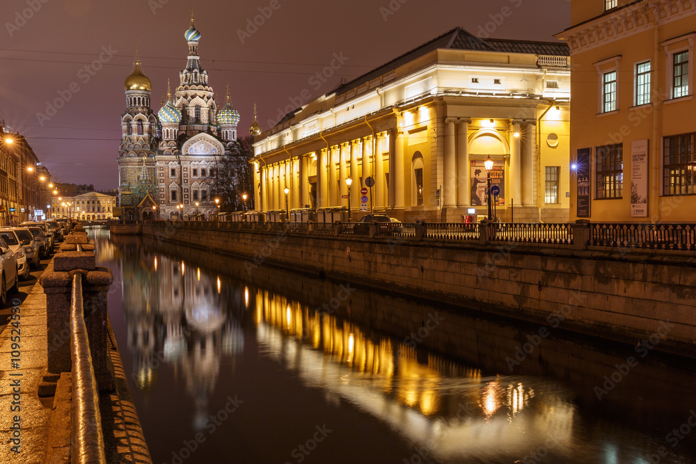 Die Blutkirche in Sankt Petersburg bei Nacht 