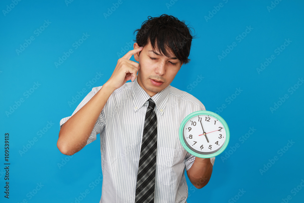 時計を持つビジネスマン