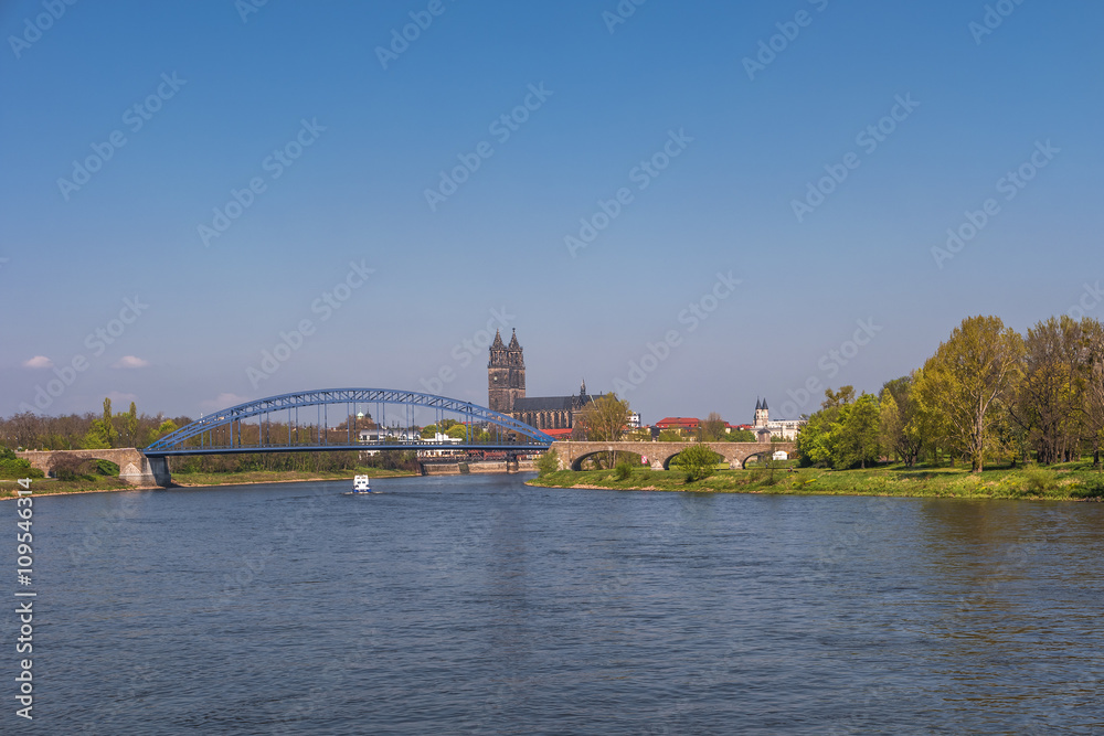 Obraz premium View on Magdeburg city and Elbe in Spring, Magdeburg, Germany