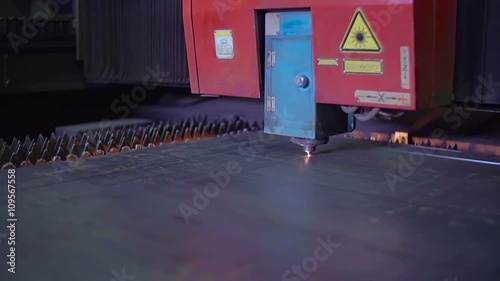 Industrial Laser Cutting Steel Material Throughly photo