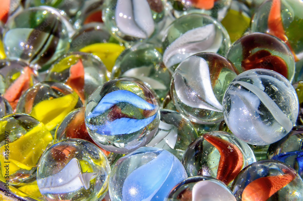 Naklejka premium Colorful glass marbles