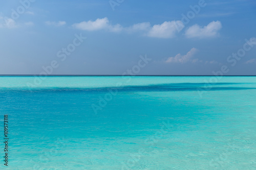 Fototapeta Naklejka Na Ścianę i Meble -  sea and sky on maldives beach