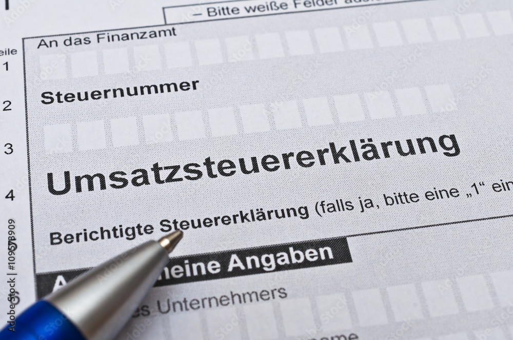 Obraz premium Finanzamt Umsatzsteuererklärung ausfüllen