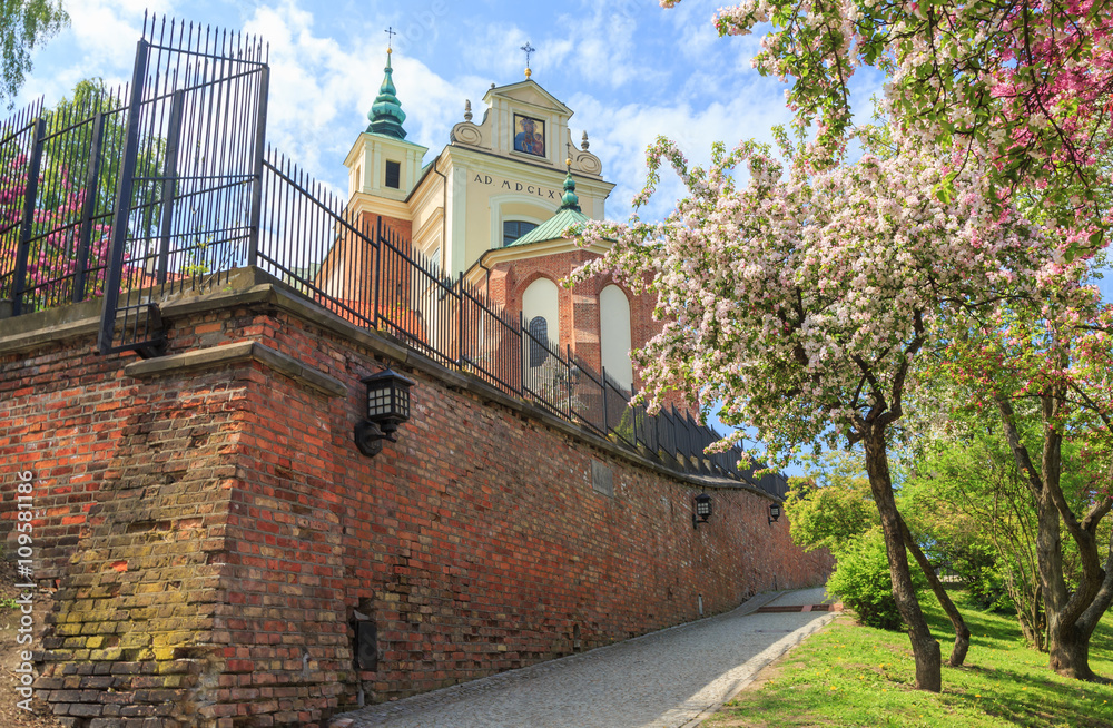 Fototapeta premium Warszawa, widok kościoła św. Anny od strony Mariensztatu