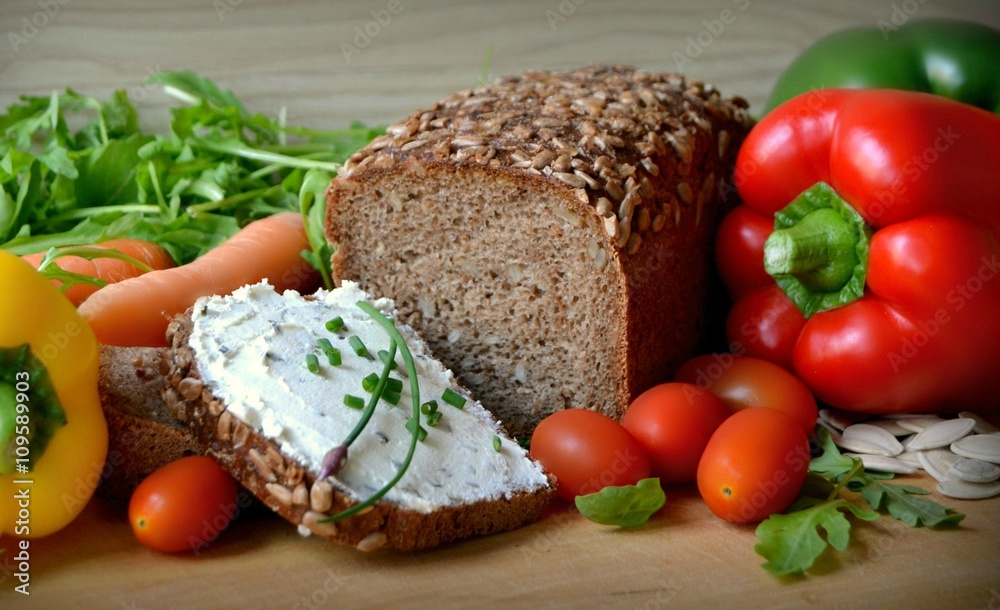 wholemeal bread with vegetables