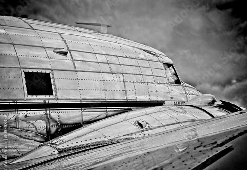 Foto Close up on side and wing of old DC-3 plane