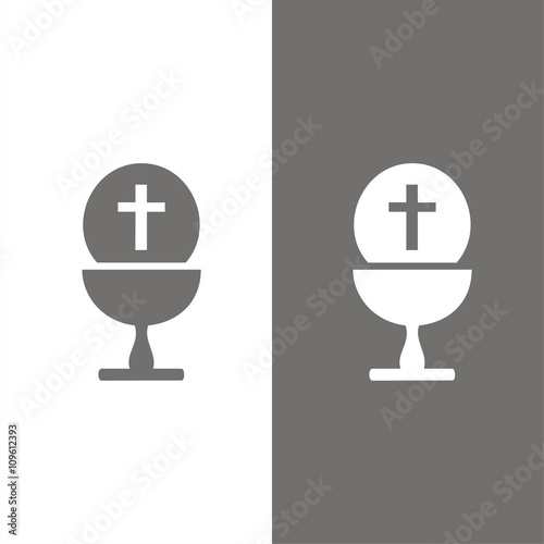 Icono de Primera Comunión sobre fondos blanco y negro. Ilustración vectorial
