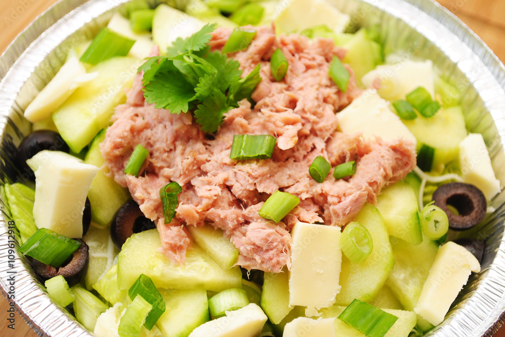Fresh Vegetable Salad with Flaked Tuna on Top Fresh Vegetable Salad with Flaked Tuna on Top