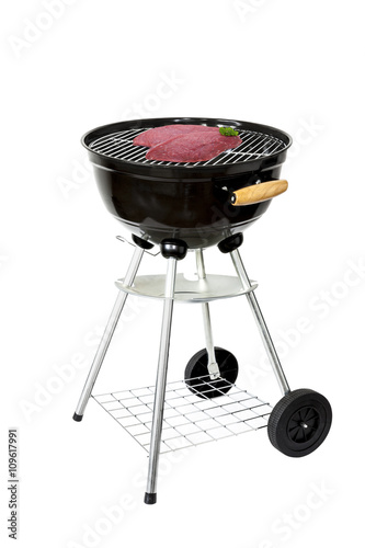 Kugelgrill mit Grillfleisch