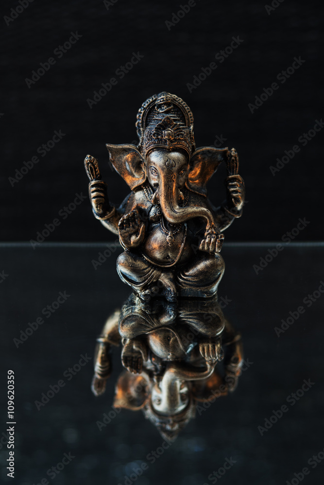 Fototapeta premium Ganesha w Mirror