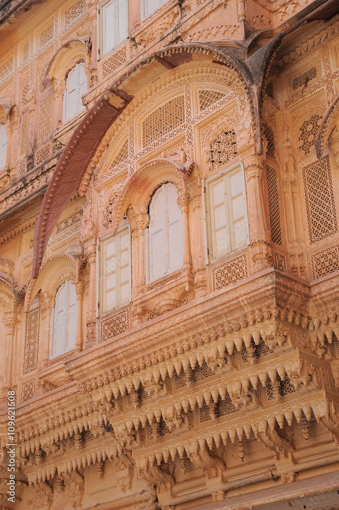 Obraz premium Mehrangarh Fort, located in Jodhpur, Rajasthan is one of the largest forts in India.