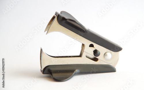 Staple remover