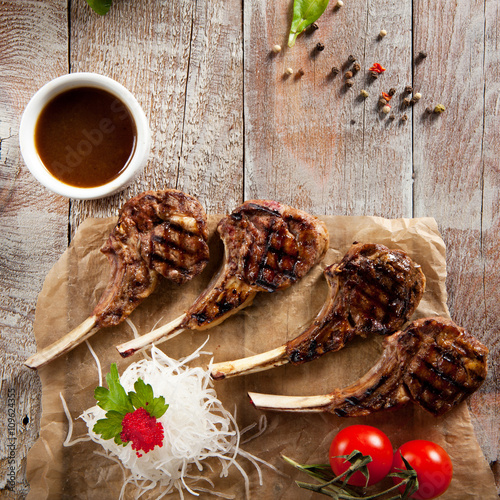 Valokuva Grilled Rack of Lamb