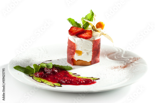 Cheesecake with Berries and Mint