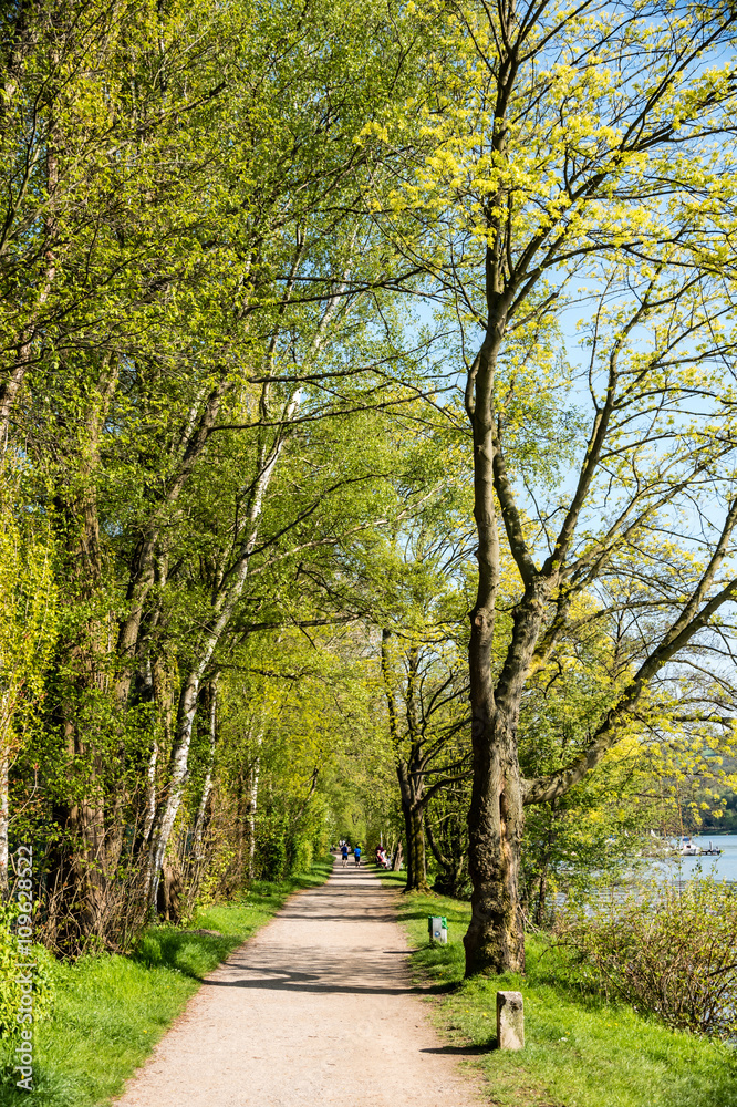 Naklejka premium Frühling am See