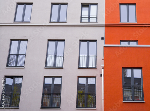 Fassade eines modernen Wohngebäudes in Hamburg, Deutschland