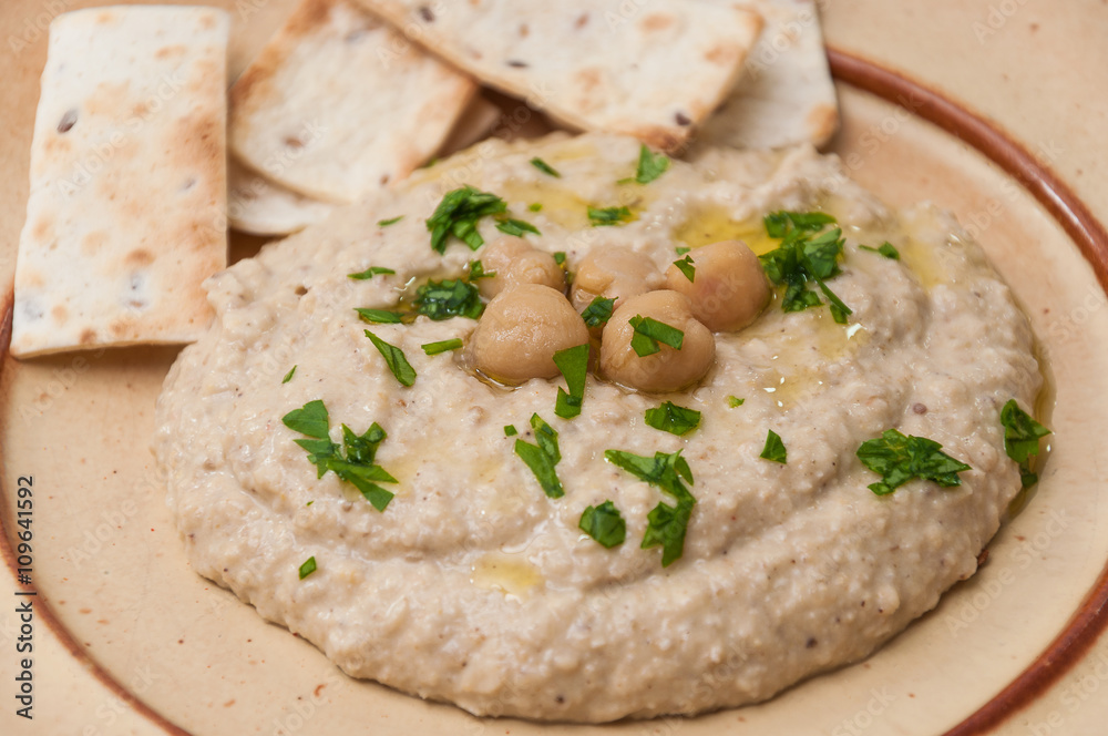 Ración de hummus y pan pita Ración de hummus y pan pita