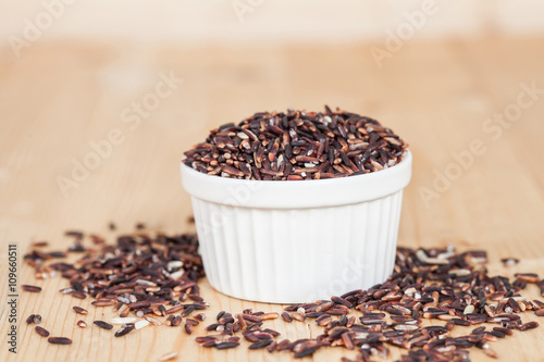 raw Rice berry on wood background