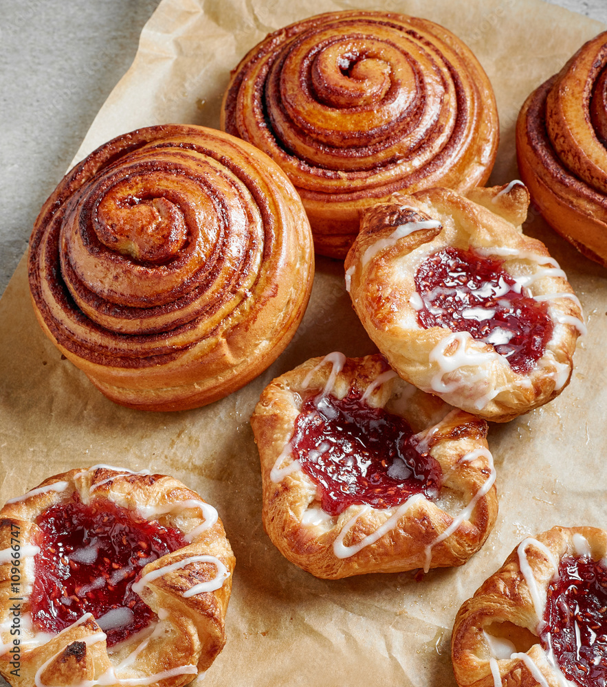 Fototapeta premium freshly baked sweet buns