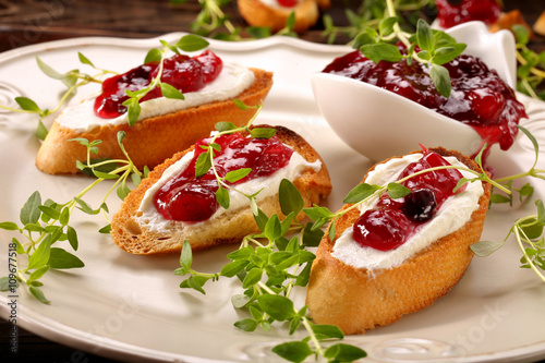 Toast with cottage cheese and cranberry jam