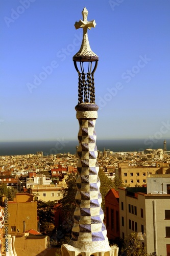 Blick über Barcelona vom Park Güell bis zum Meer photo