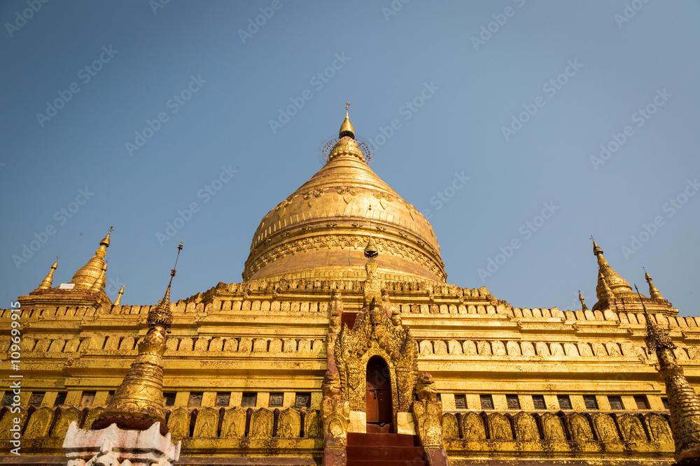 Fototapeta premium The amazing temples of ancient Pagan. Bagan, central Myanmar, Asia