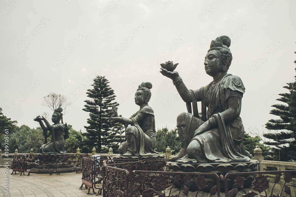 Obraz premium Statue of Buddha in a temple in China