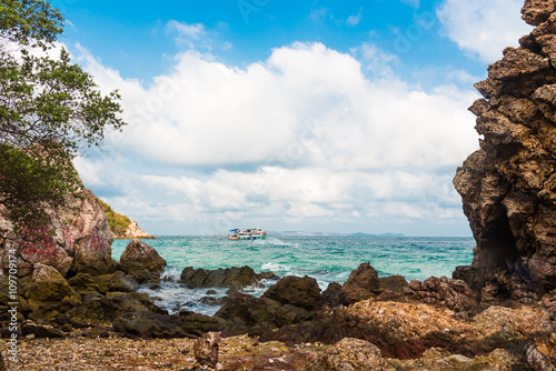 Fototapeta Naklejka Na Ścianę i Meble -  Rocks , wave, sea and clear blue sky. Kholan island, Thailand.