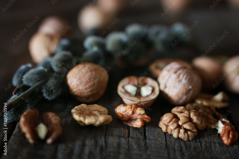 walnuts, whole and peeled walnuts, whole and peeled