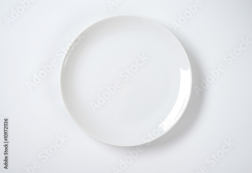 Coup shaped white plate