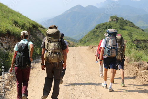 Randonneurs de montagne en groupe