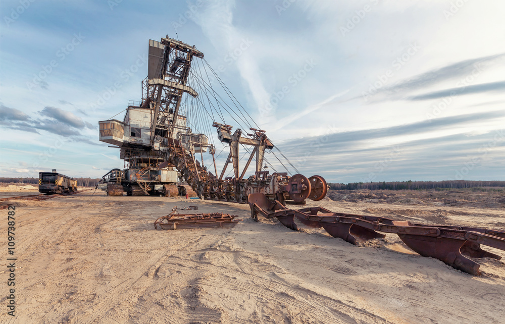 Many buckets of giant career excavator Equipment for the extraction of sand from the quarry. Many buckets of giant career excavator Equipment for the extraction of sand from the quarry.