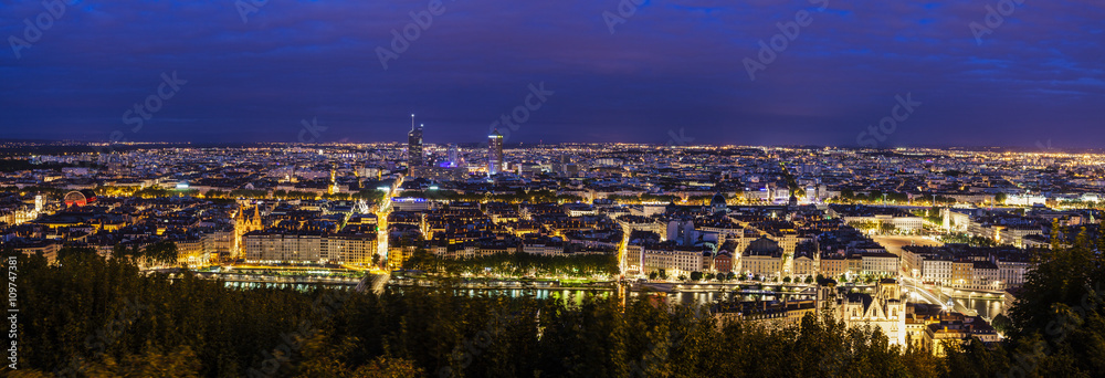 Obraz premium Lyon panorama at night