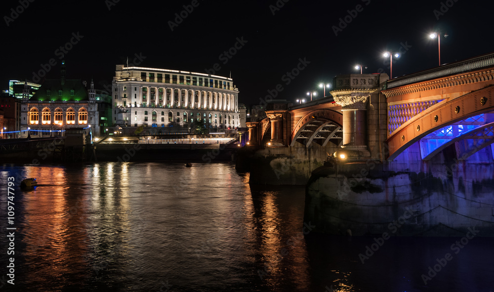 View on one Thames river at night