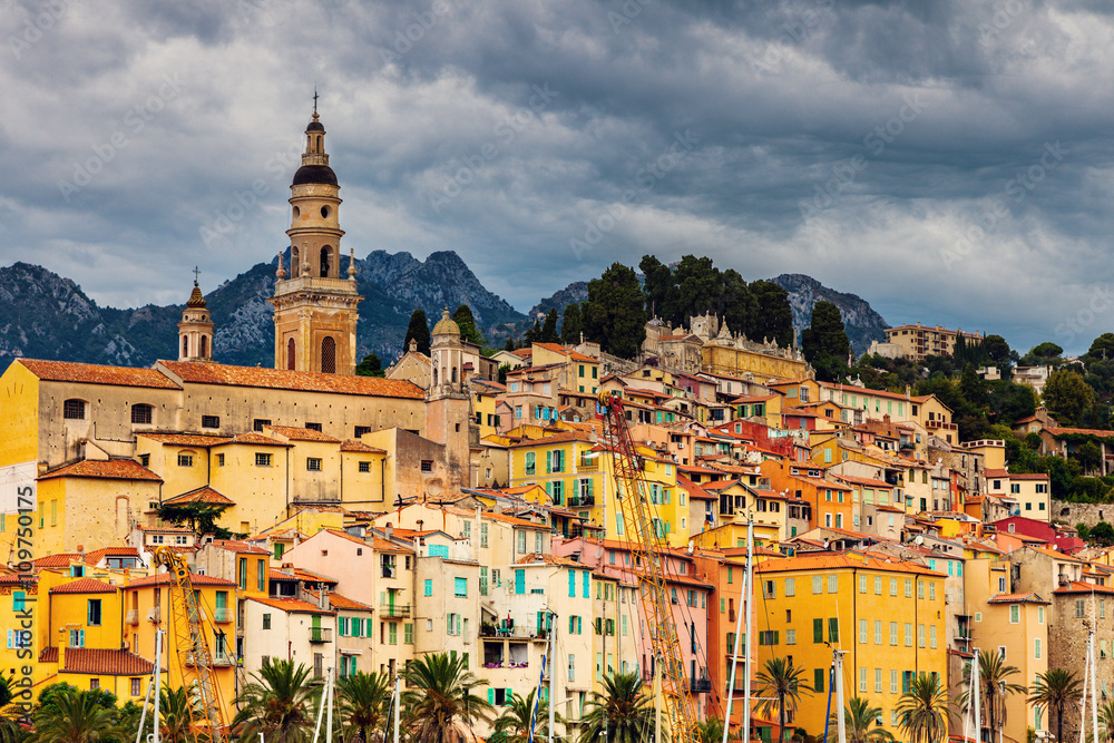 Obraz premium Heavy clouds over Menton