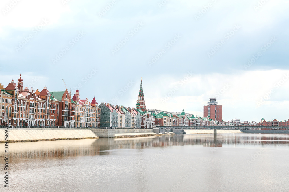 Obraz premium Yoshkar-Ola, Russia - April 30, 2016: Bruges Quay in the city of Yoshkar-Ola in Russian copy of the waterfront in the city of Bruges in Belgium 