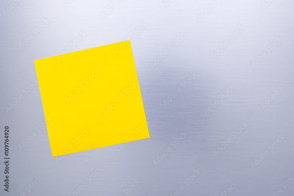 Blank sticky note on The refrigerator Blank sticky note on The refrigerator