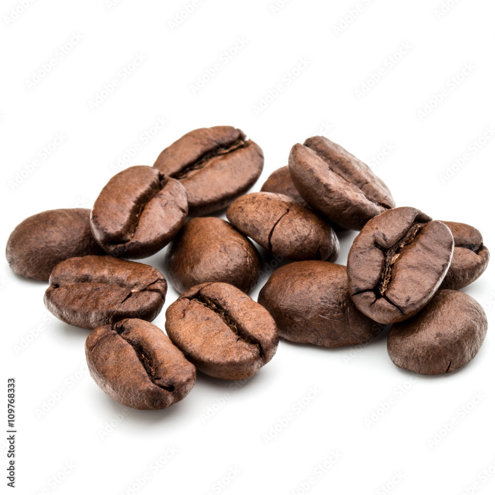 Fototapeta premium roasted coffee beans isolated in white background cutout