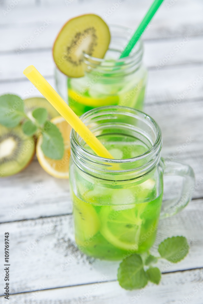 Fototapeta premium homemade lemonade with kiwi