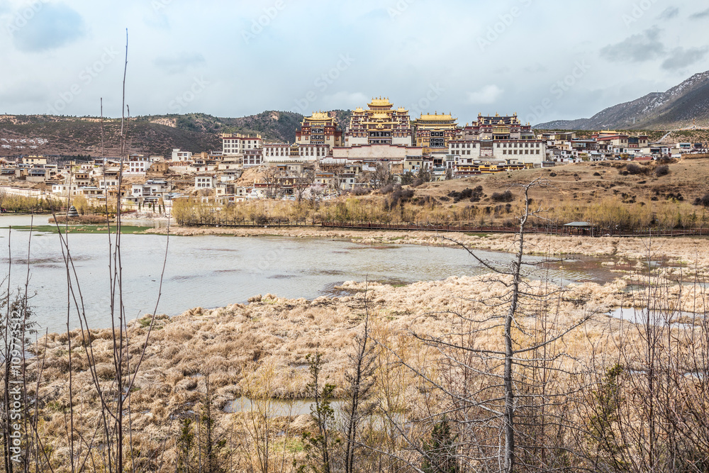 Fototapeta premium Landscape with tibetan monastery and lake in Zhongdian city.jpg