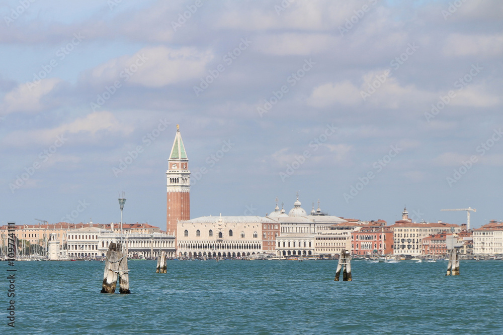 Venise, son campanile, palais des Doges