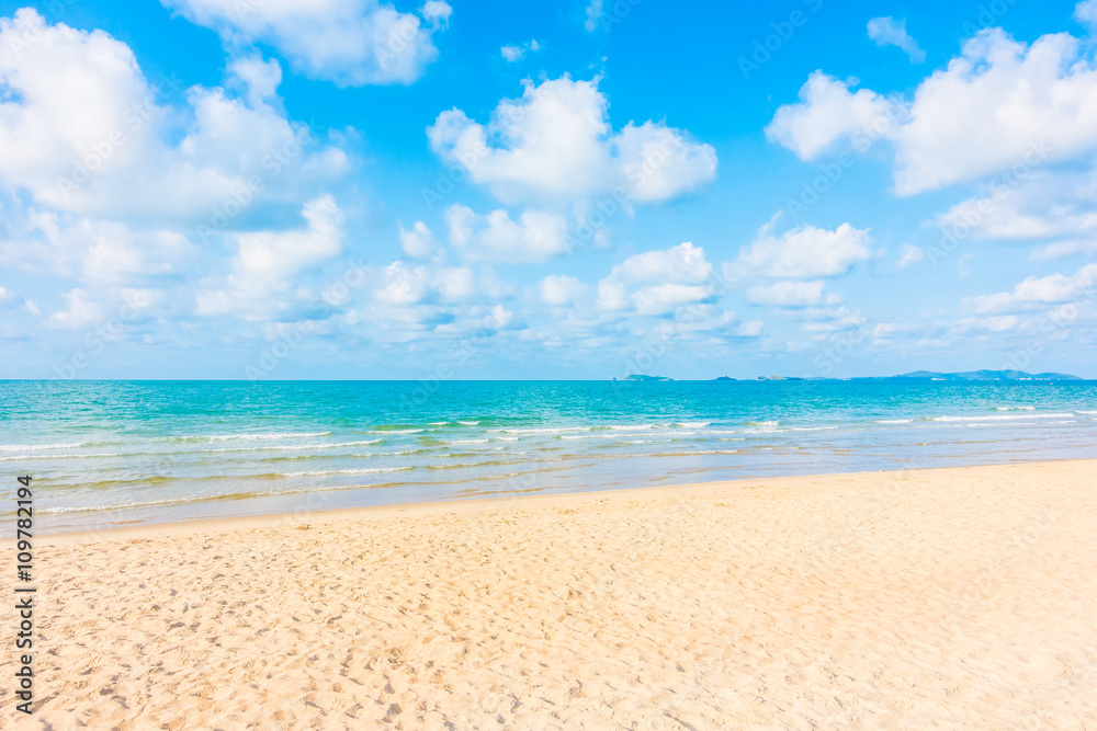 Fototapeta premium Beach and sea