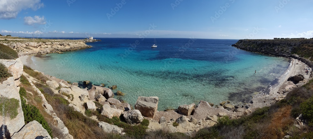 Fototapeta premium Cala Azzurra a Favignana