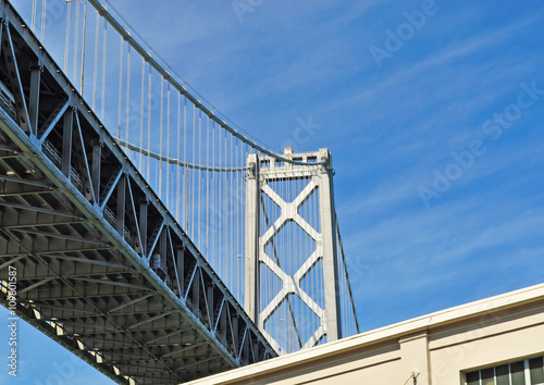 San Francisco: dettagli del Bay Bridge il 7 giugno 2010. Il ponte San Francisco-Oakland Bay Bridge fu inaugurato il 12 novembre 1936, sei mesi prima del Goldan Gate Bridge © Naeblys