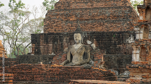 buddha statue in skuhothai