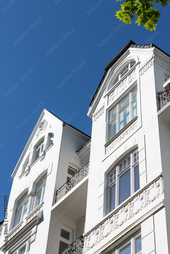 Obraz premium Altbau mit Doppelgiebel_2