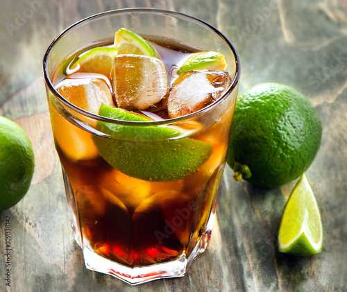 Cuadro en lienzo Cuba Libre cocktail