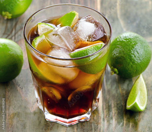 Картината върху платно Cuba Libre with limes