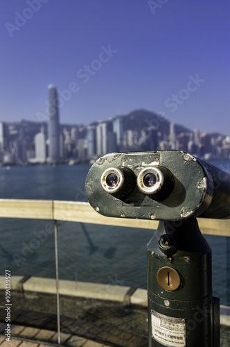 香港ビクトリアハーバーの双眼鏡