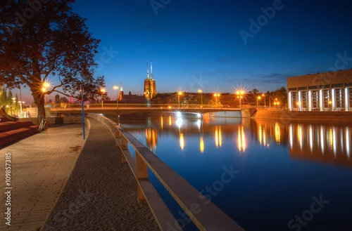 Naklejka na ścianę Wrocław wieczorny krajobraz miasta